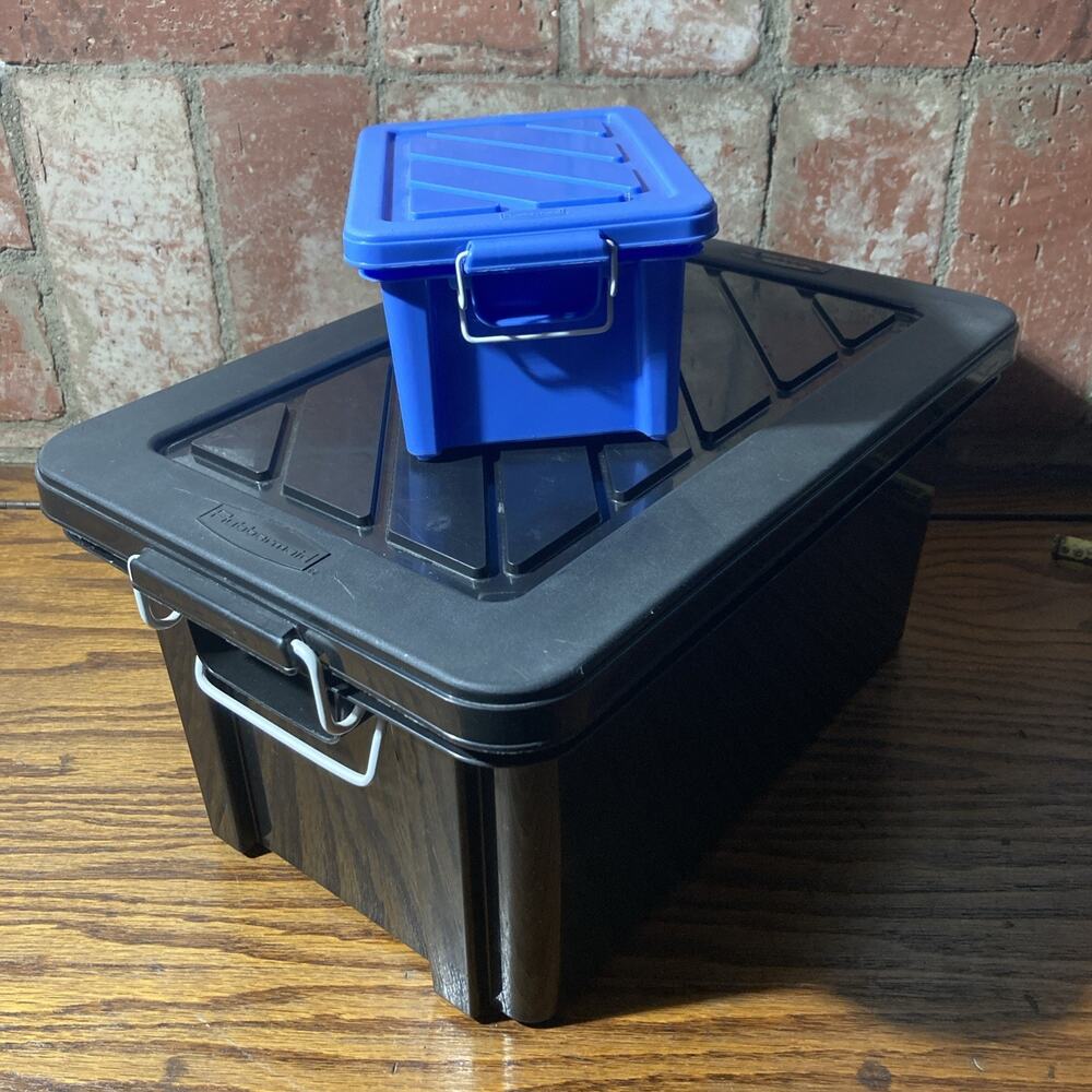Rubbermaid Keepers Lot Blue 4x5.5x3” Black 8x12.5x6.5” Vintage 90s With Clasps